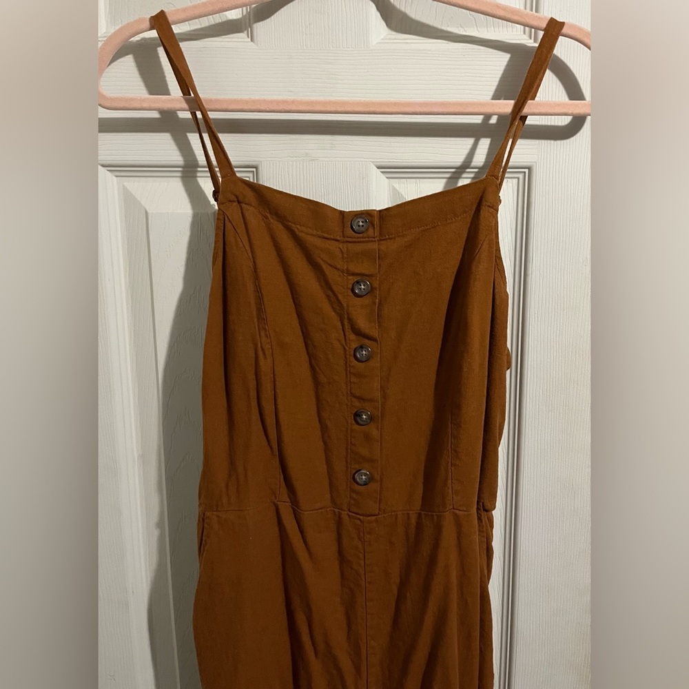 Old Navy pantsuit. Size medium, amber color, in good condition.